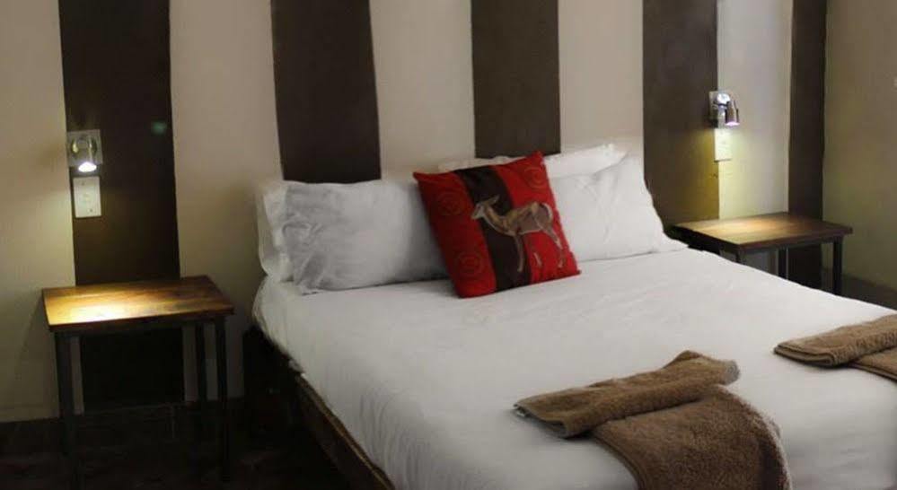 Etotongwe Lodge Оучо Экстерьер фото