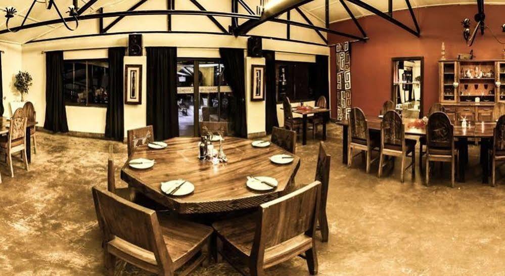 Etotongwe Lodge Оучо Экстерьер фото